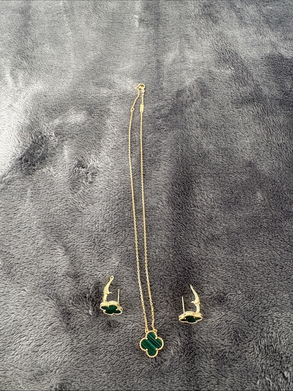 Green Clover Pendant Necklace and Stud Earrings Set - Unbranded
